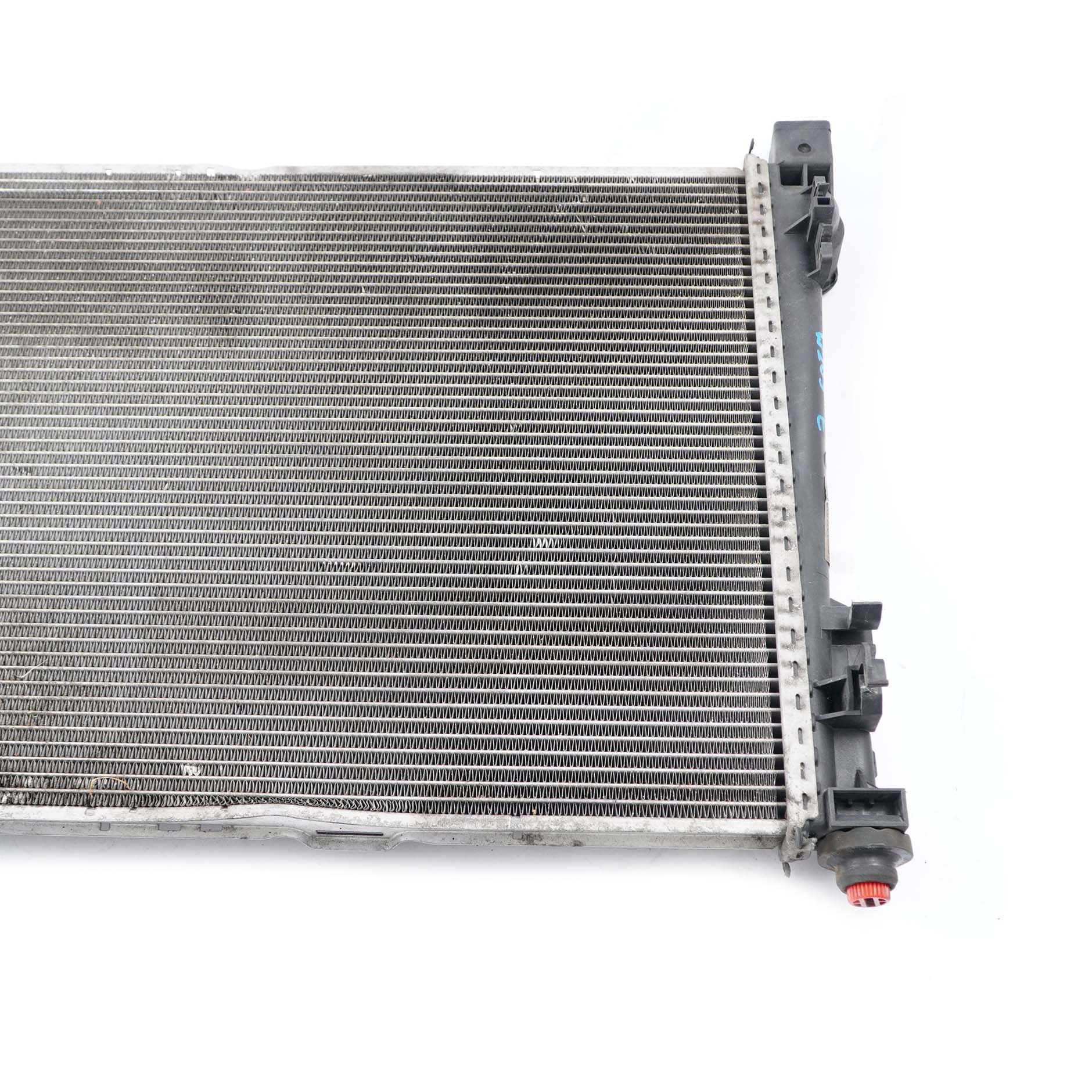 Mercedes-Benz C-Klasse W203 Motorkühlung Kühler Radiator Benzin A2035000503