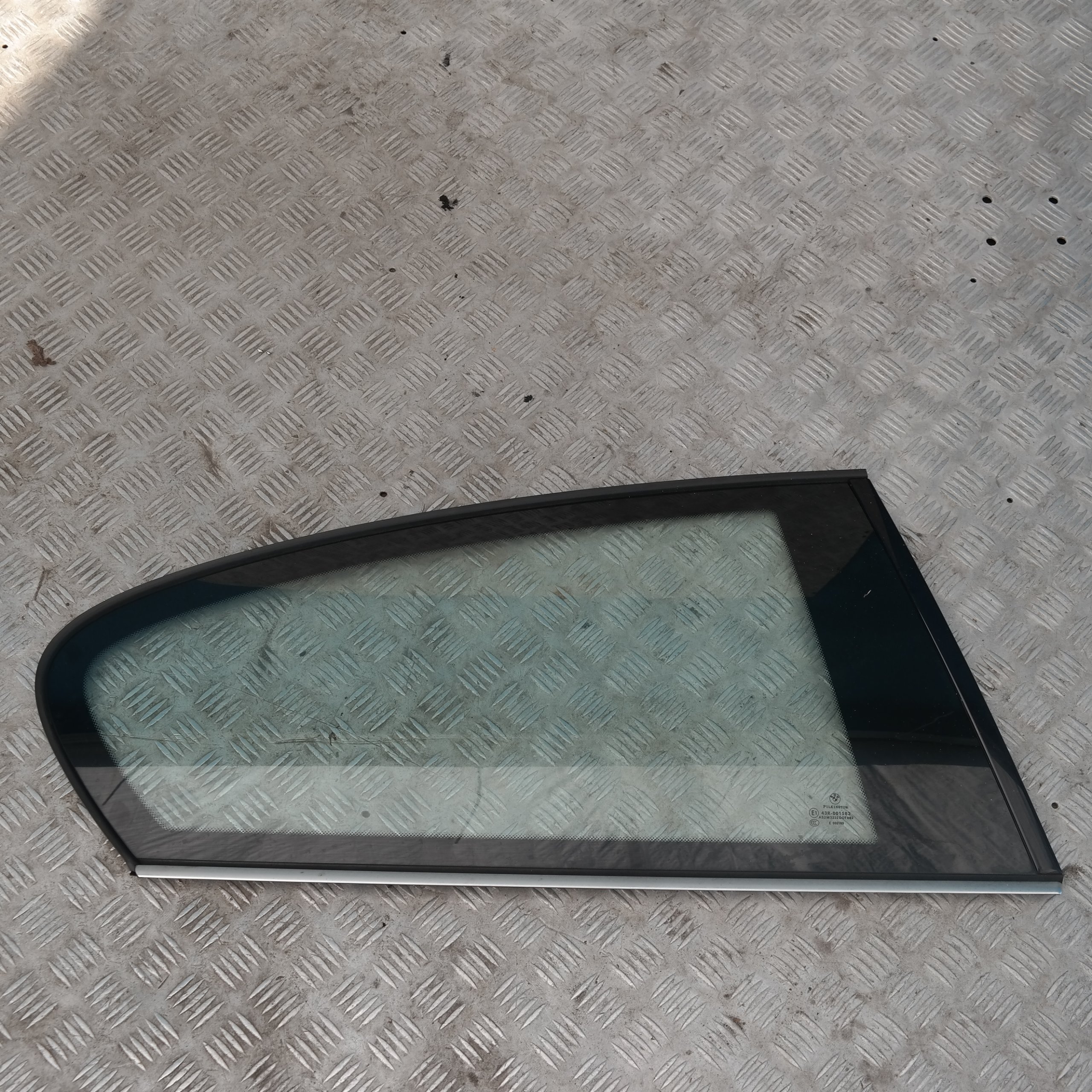 BMW 3 Series E91 Touring Rear Right Window Glass O/S Glanzschwarz High Gloss