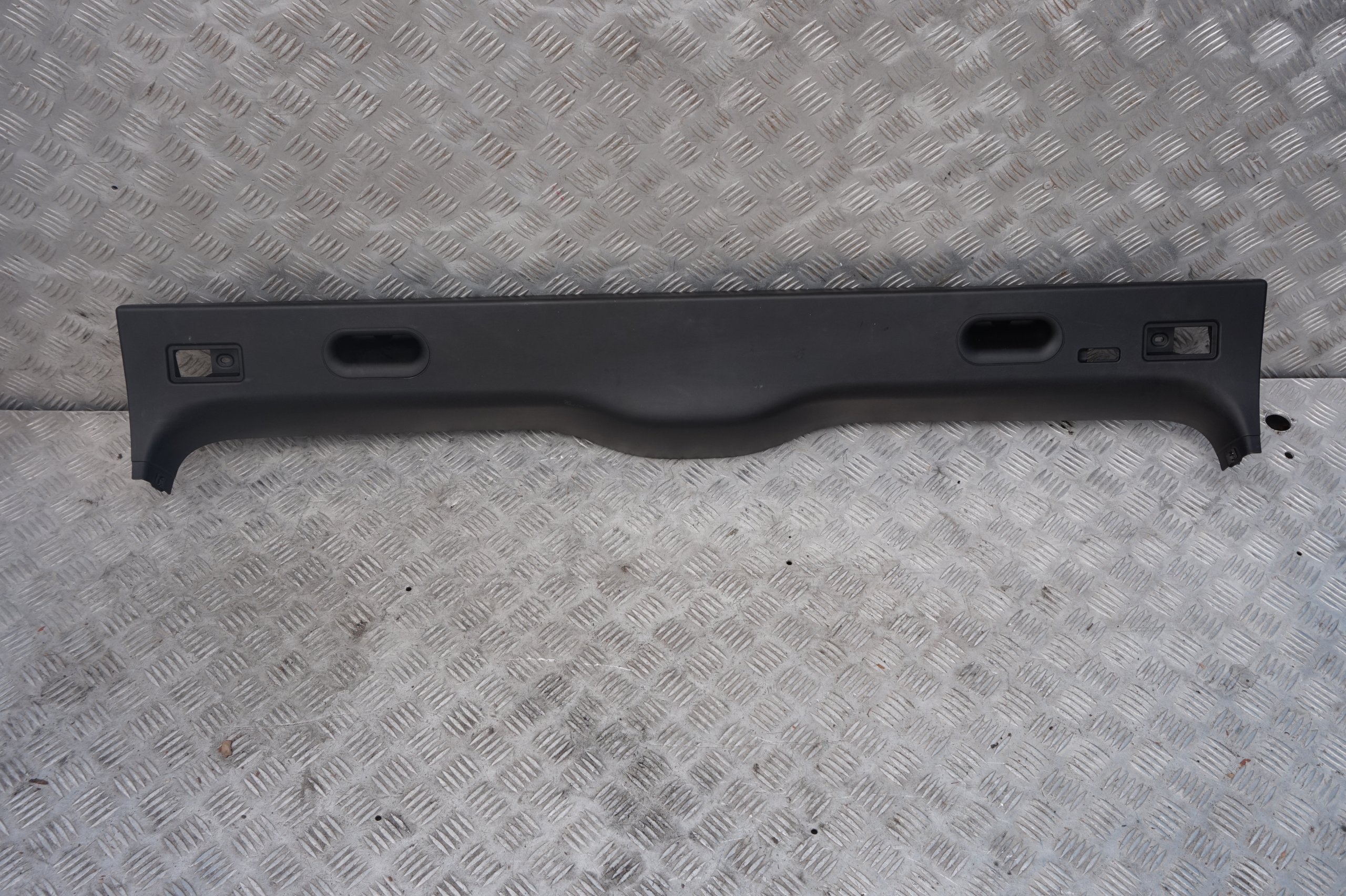 BMW X5 er E53 Verkleidung Heckklappe Mitte hinten SCHWARZ 8410386 8402194