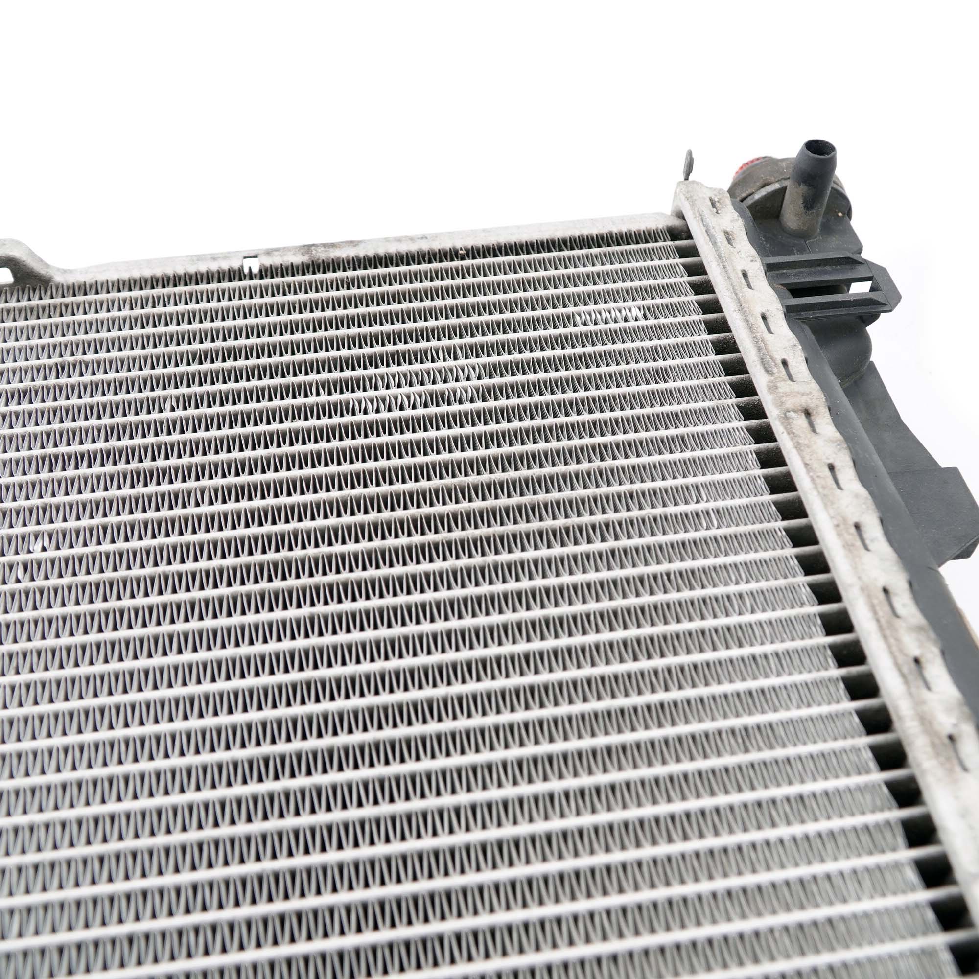 Mercedes-Benz C-Klasse W203 Motorkühlung Kühler Radiator Benzin A2035000503