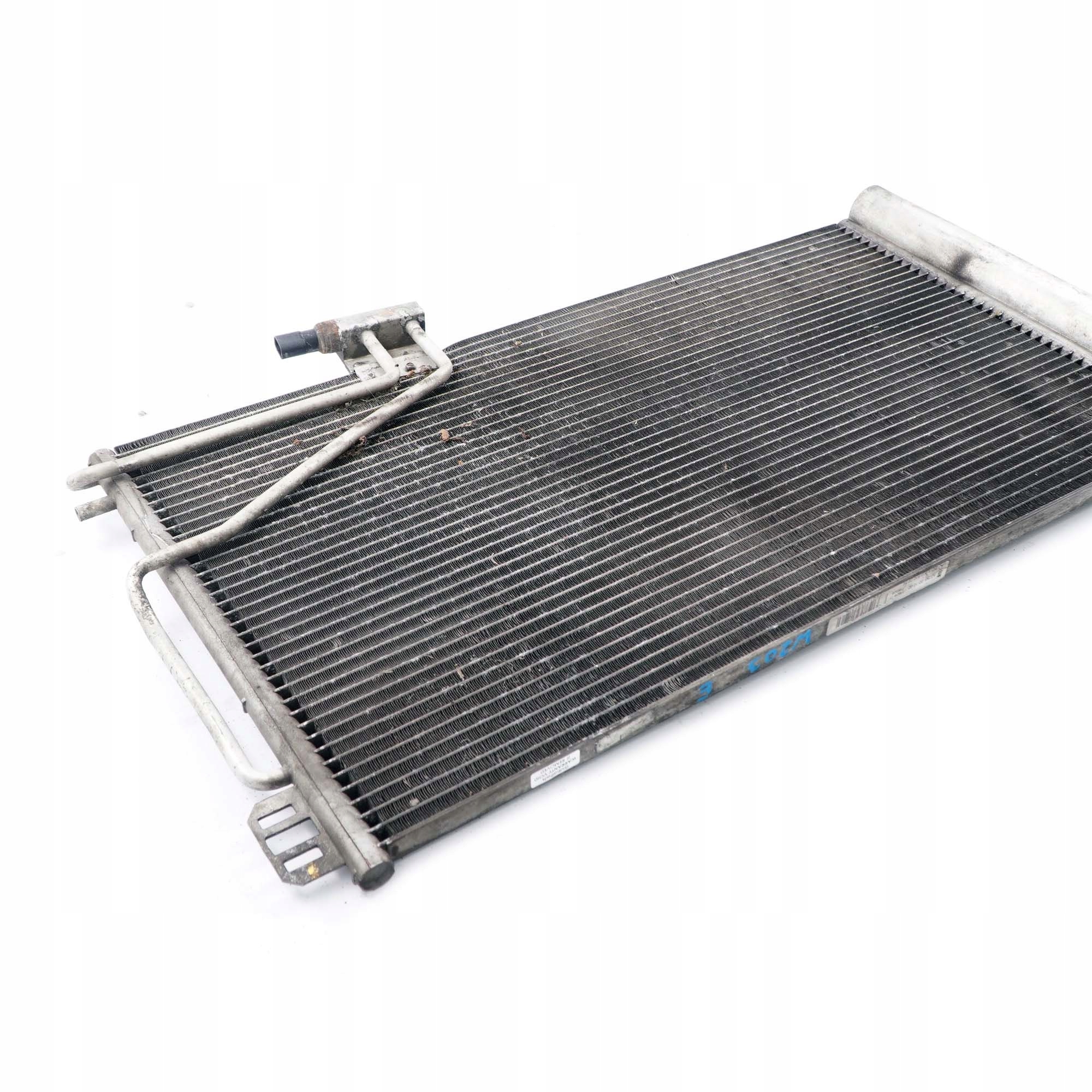 Mercedes-Benz C-Klasse W203 Motorkühlung Kühler Radiator Benzin A2035000503