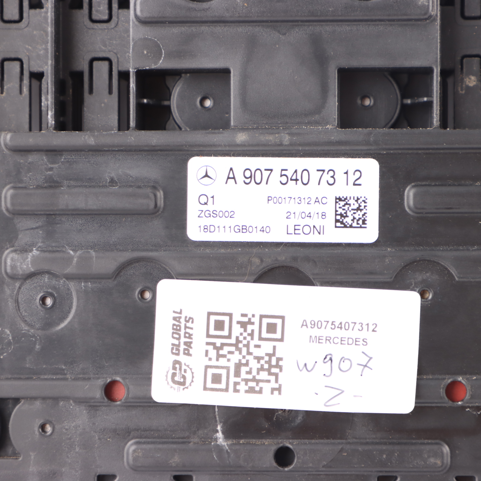 Mercedes W907 Batterie Sicherungskasten positive Verteilerklemme A2479061803