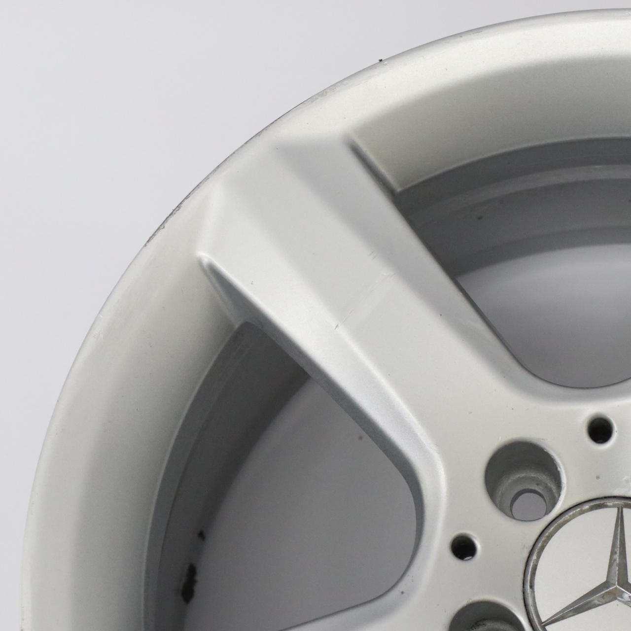 Mercedes R172 Silberne Leichtmetallfelge 17" 7,5J ET:42 5 Speichen A1724013602