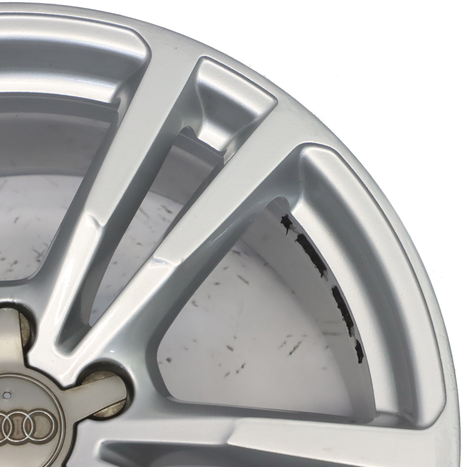 Audi A3 8V Silberne Leicht Metall Felge 18" 8J ET46 Sternspeiche 8V0601025BC