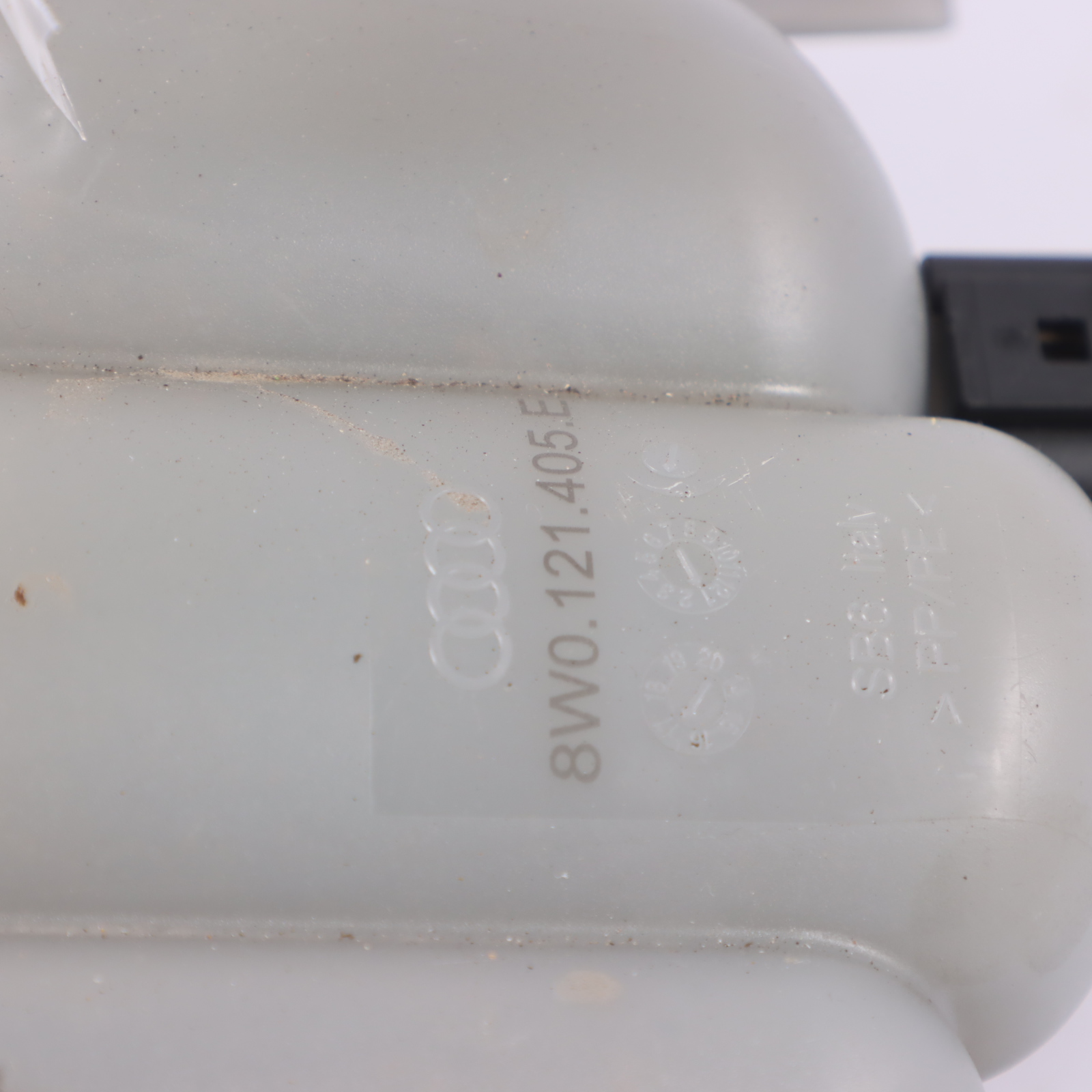 Audi A4 B9 A5 F5 Ausdehnungsgefäß Wasser-Kühlmittel-Flasche Reservoir 8W0121405E