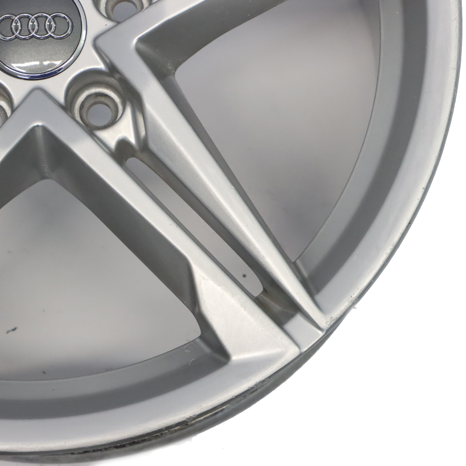 Audi A4 B9 Silberne Leichtmetallfelge 18" 8J ET:40 Doppelsternspeiche 8W0601025R