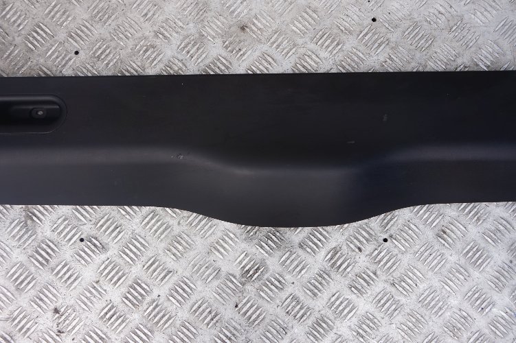 BMW X5 er E53 Verkleidung Heckklappe Mitte hinten SCHWARZ 8410386 8402194