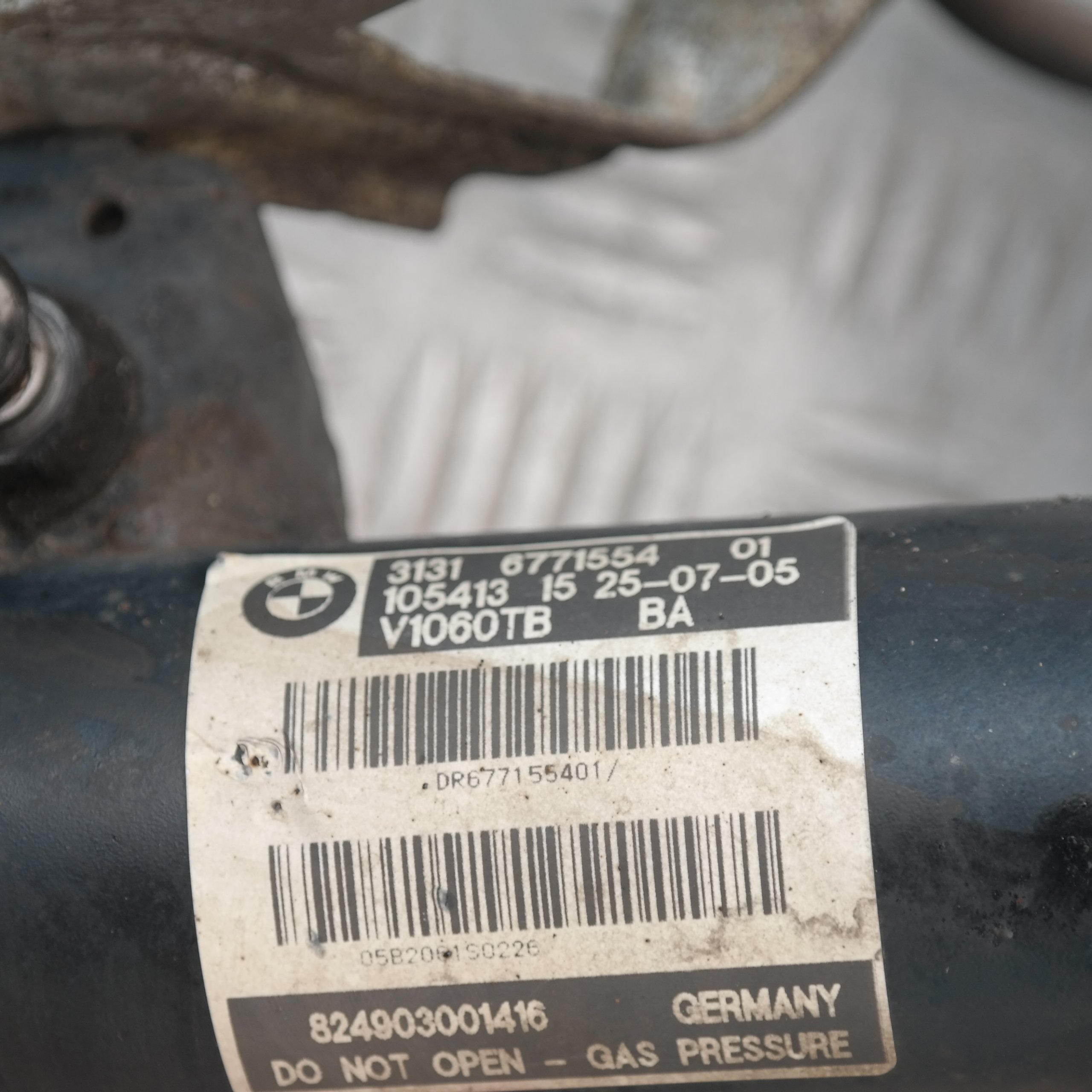 BMW 1 E87 118i N46 129PS Set Stoßdämpfer Federbein Schwenklager vorne rechts