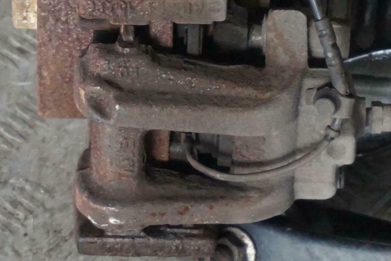 BMW 1 Reihe F21 116d N47N Schwenklager Radträger Bremssattel Hinten Rechts