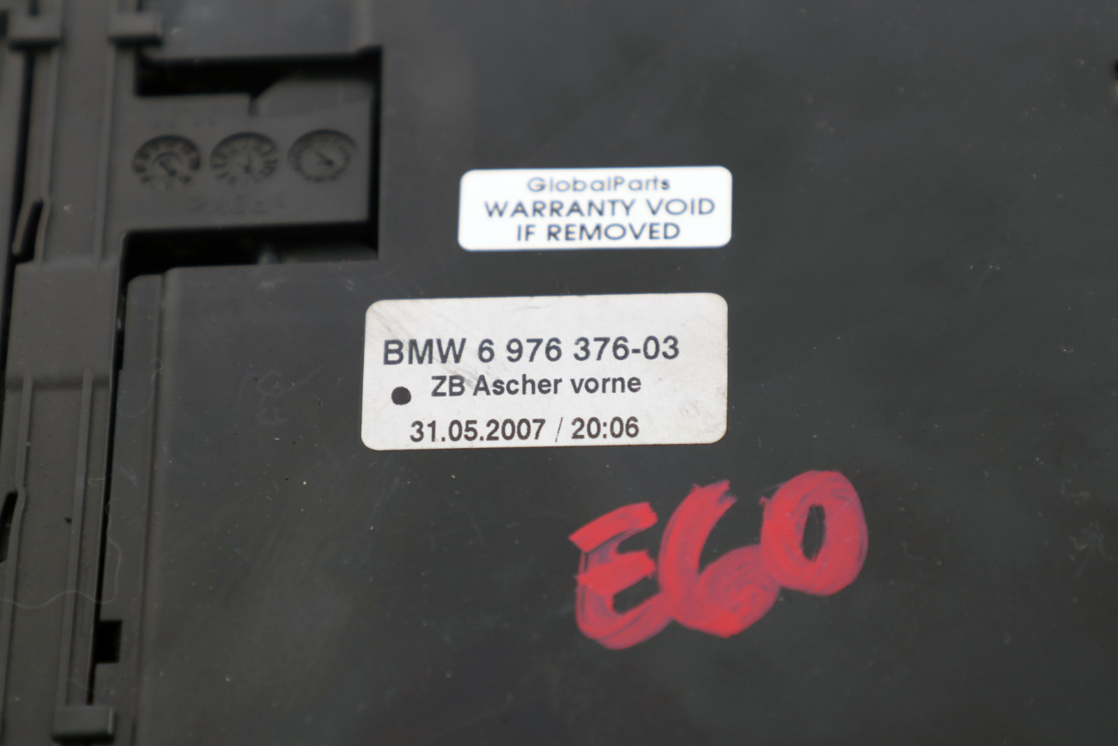 *BMW  E60 E61 LCI Ablagefach Vorne Ascher Aschenbecher Instrumententafel 6976376