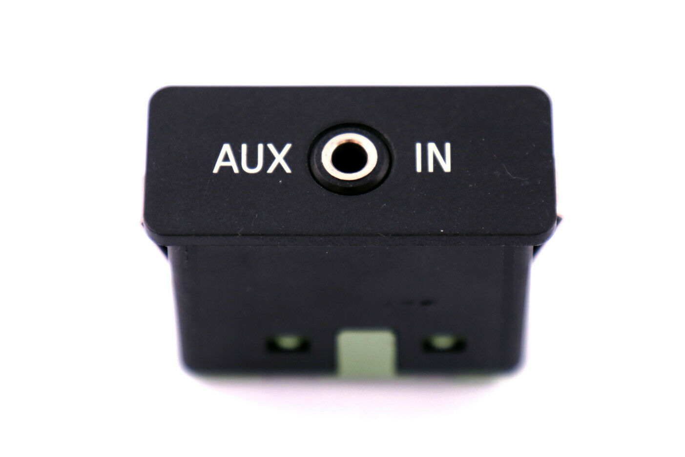 BMW 1 3 5 6 7 X3 X5 er E60 E61 E81 E87 E90 F10 F11 Audio Aux In Buchse