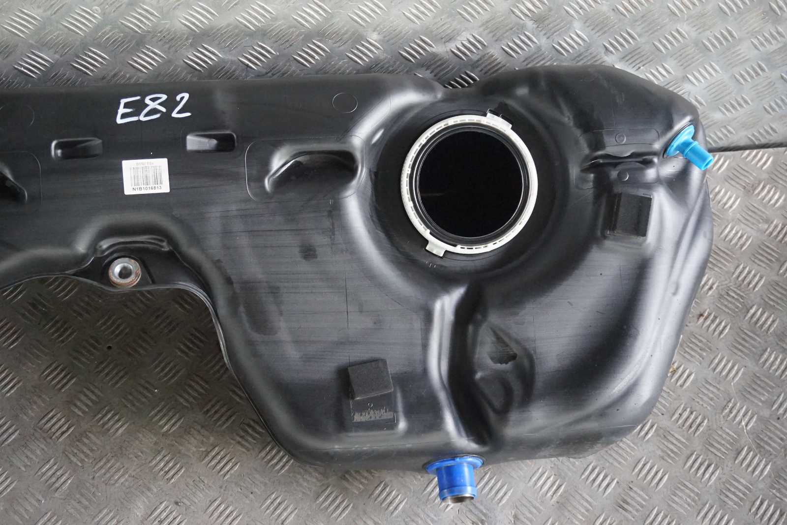 BMW 1 er  E82 E88 118d 120d 123d N47 N47S Diesel Nackter Kraffstofftank