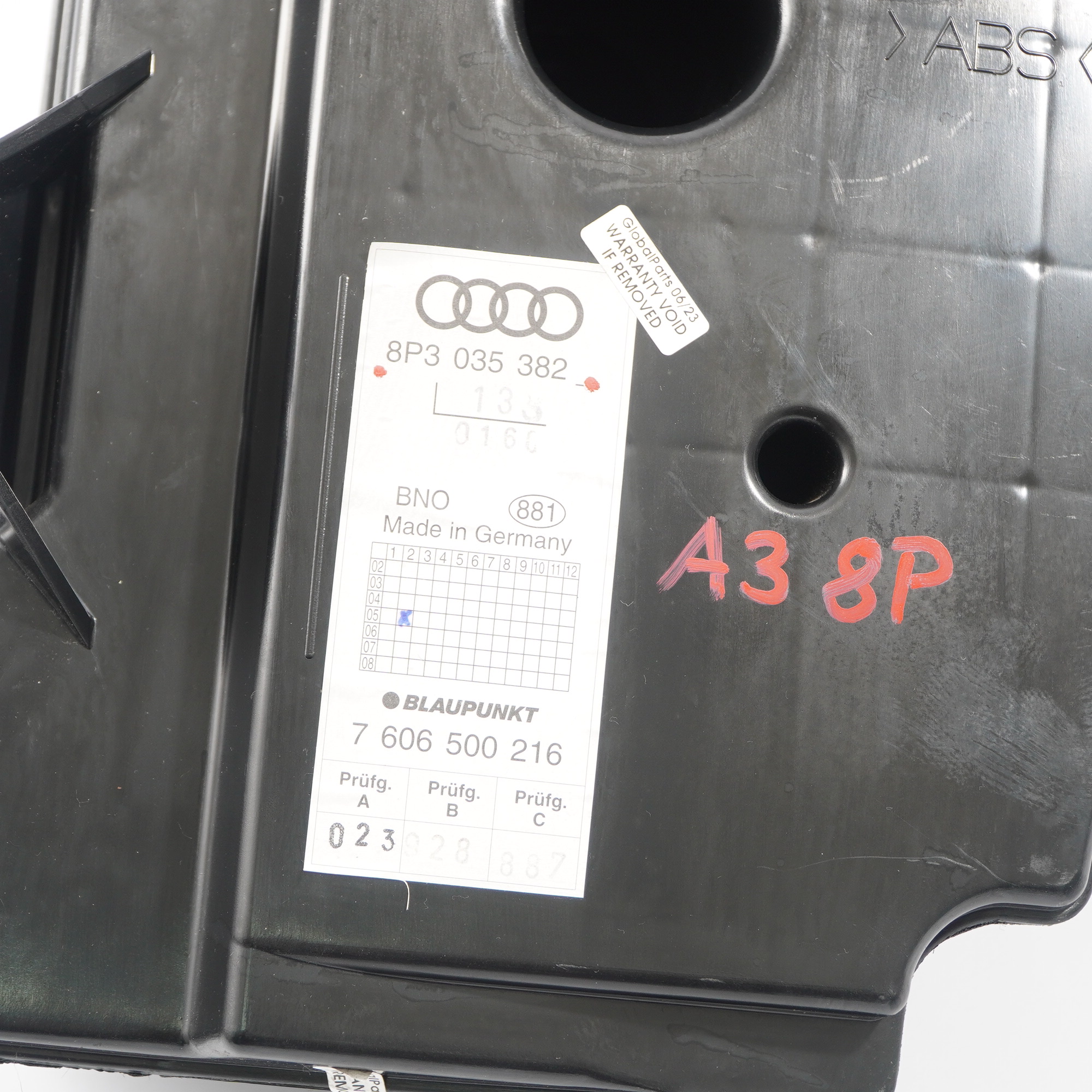 Audi A3 8P Lautsprecher Subwoofer hinten Kofferraum seitlich Audio 8P3035382