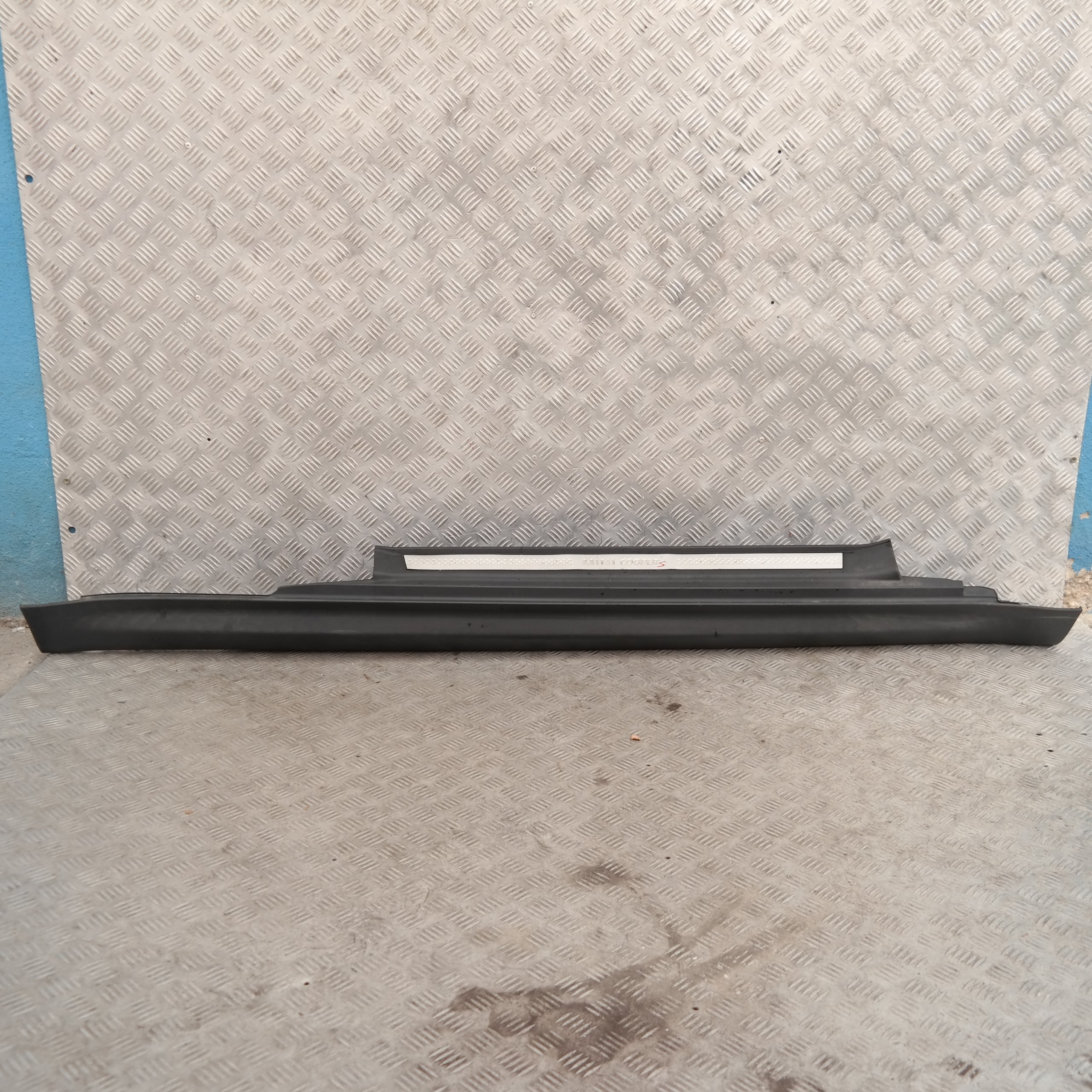 BMW Mini Cooper S R56 R57 R58 R59 RIGHT DOOR SILL COVER SIDE SKIRT O/S 7147916