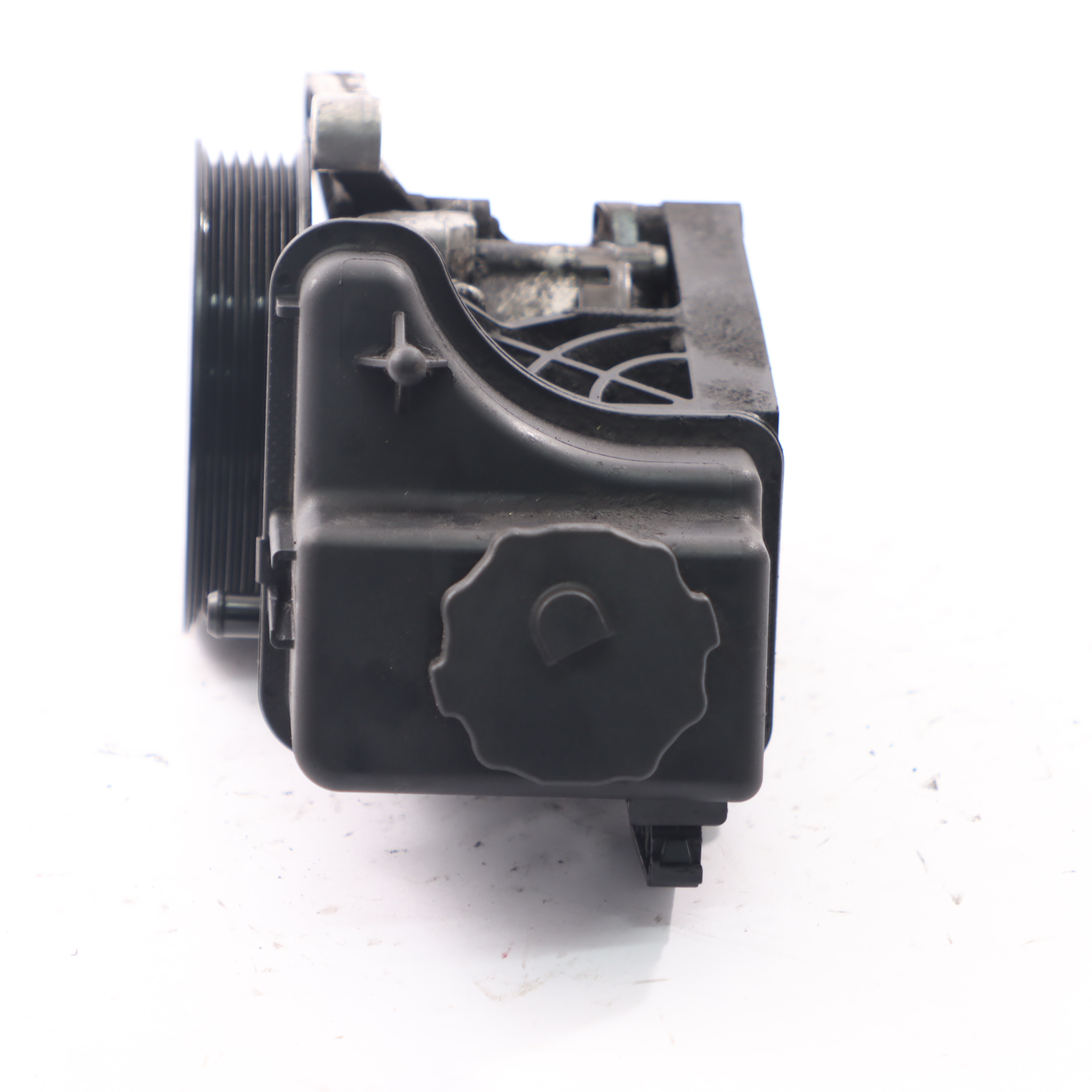 Servolenkungs Pumpe Mercedes W639 W906 OM651 Pumpe Tank A0064661701