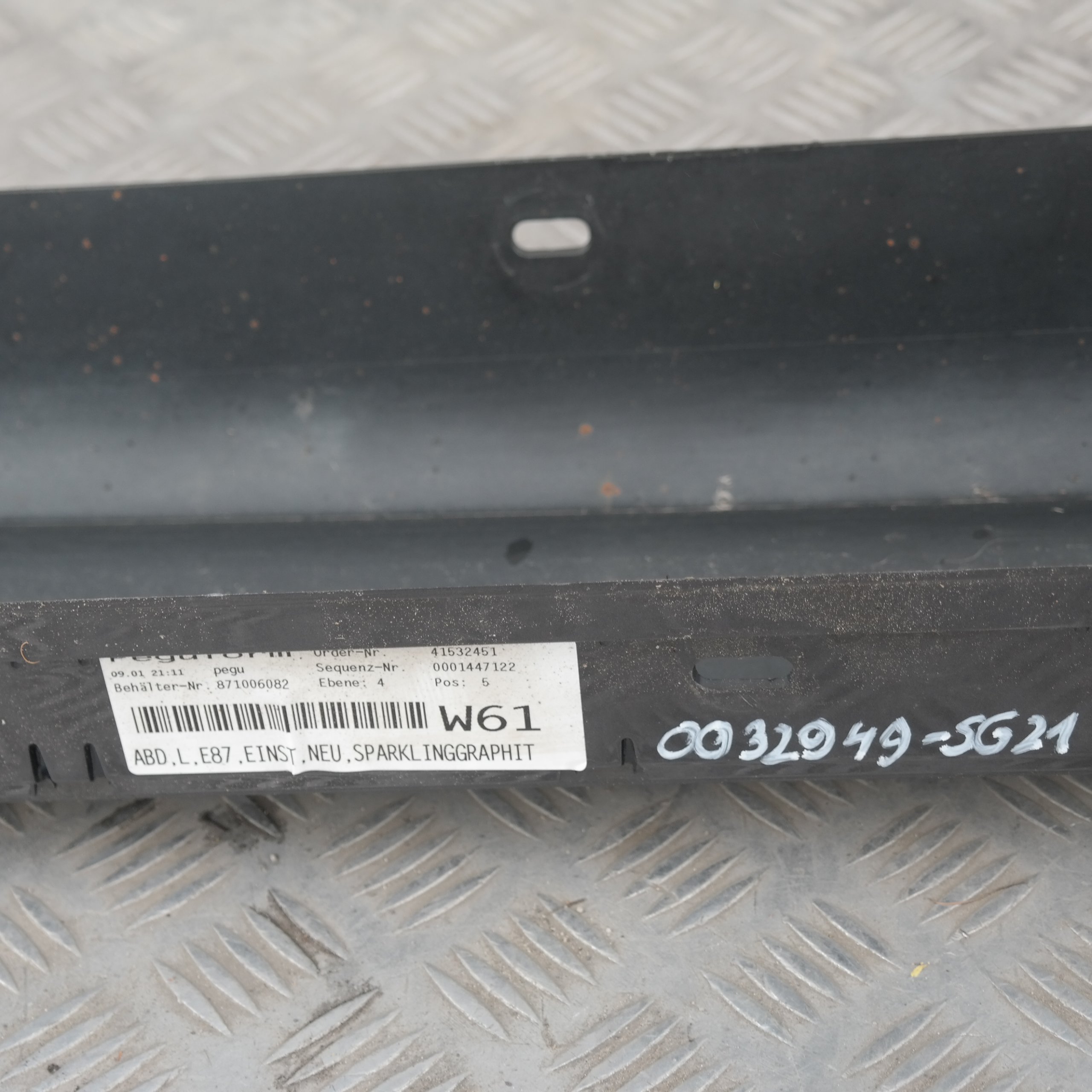 BMW 1 SERIES 20 E87 Schwellerleiste lackiert links Sparkling Graphite Metallic