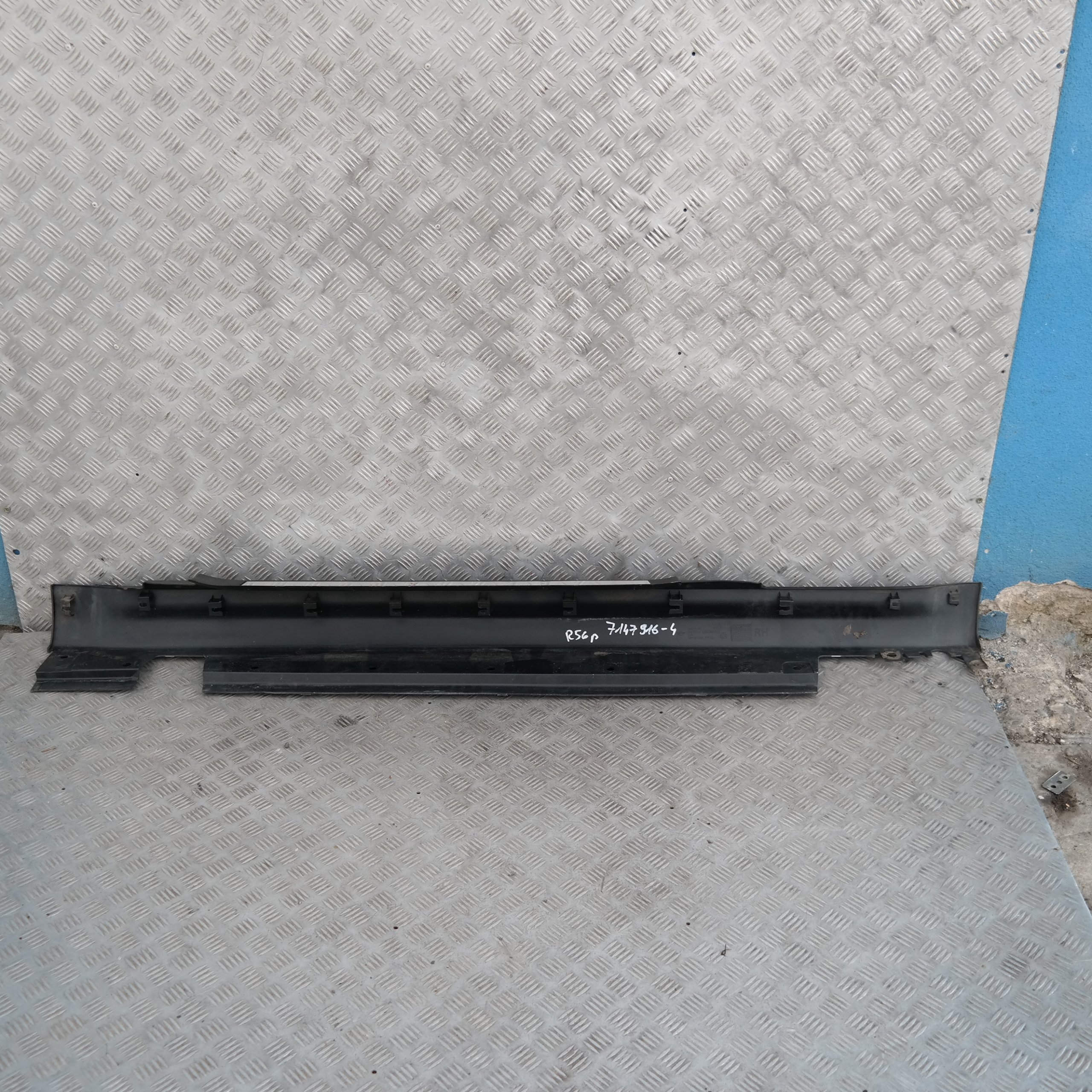 BMW Mini Cooper R56 R57 R58 R59 Right Door Sill Cover Side Skirt O/S 7147916