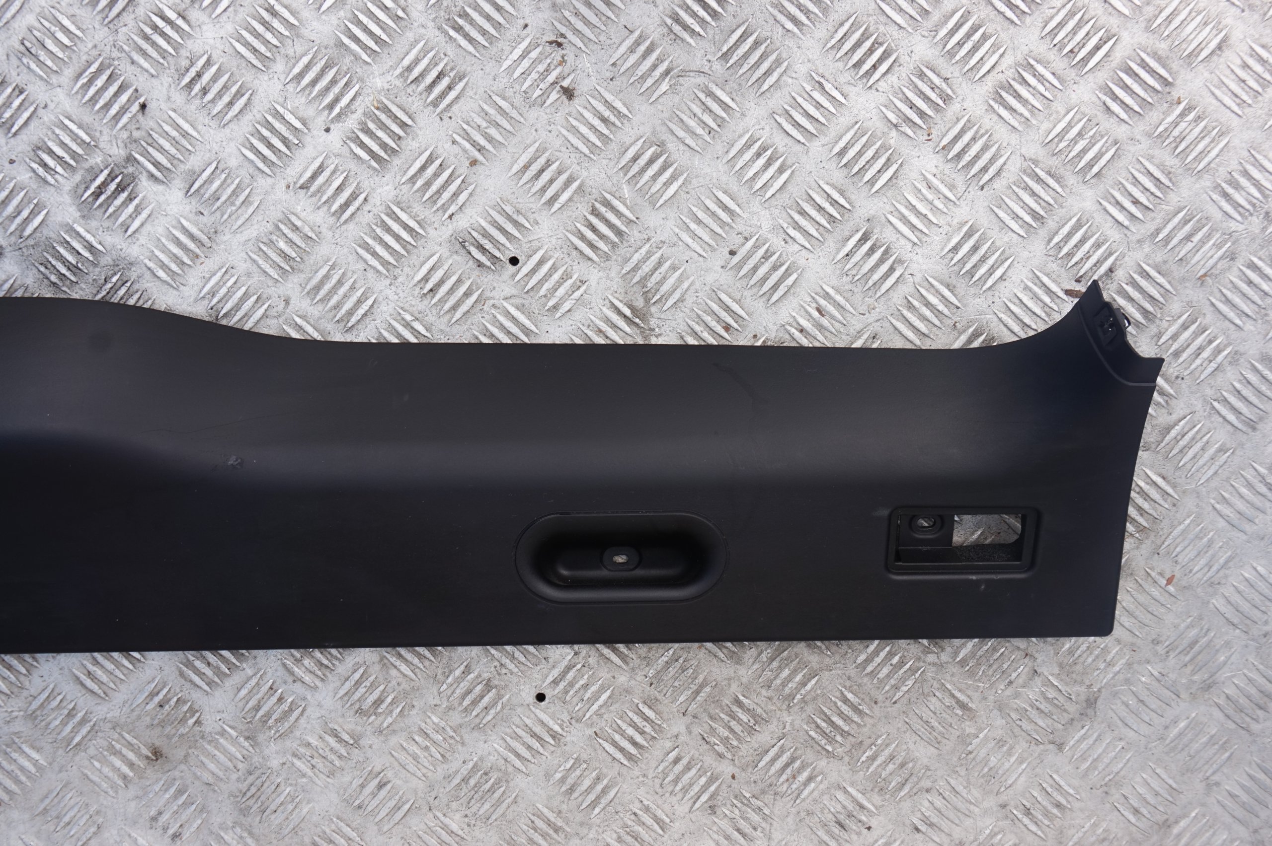 BMW X5 er E53 Verkleidung Heckklappe Mitte hinten SCHWARZ 8410386 8402194