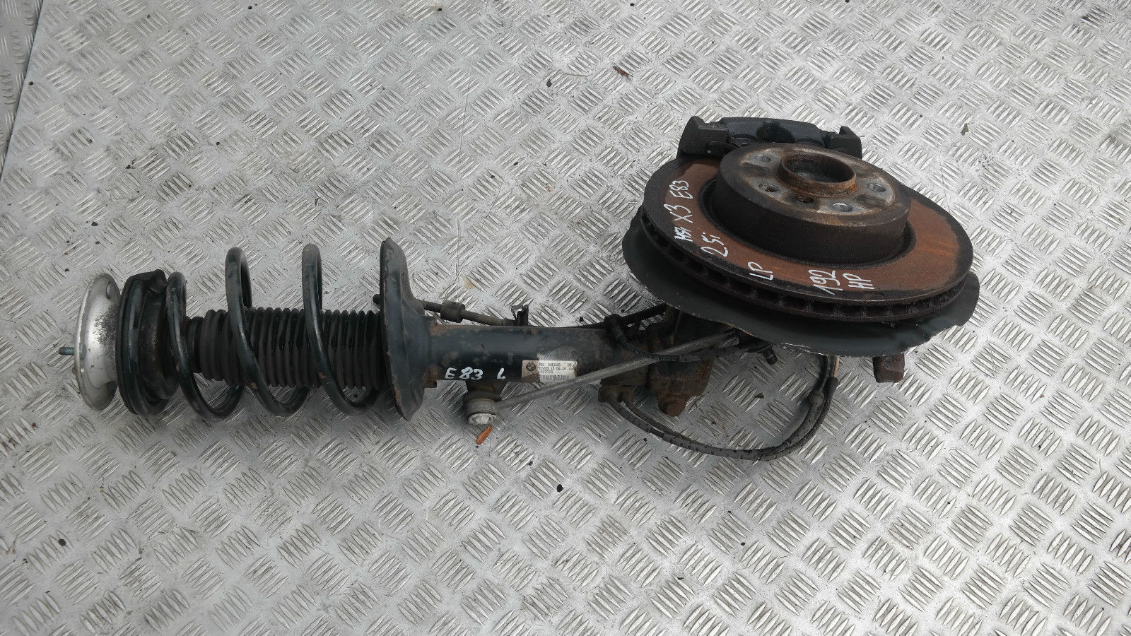 BMW X3 er E83 2.5i M54 Federbein Schwenklager Bremsscheibe Vorne Links