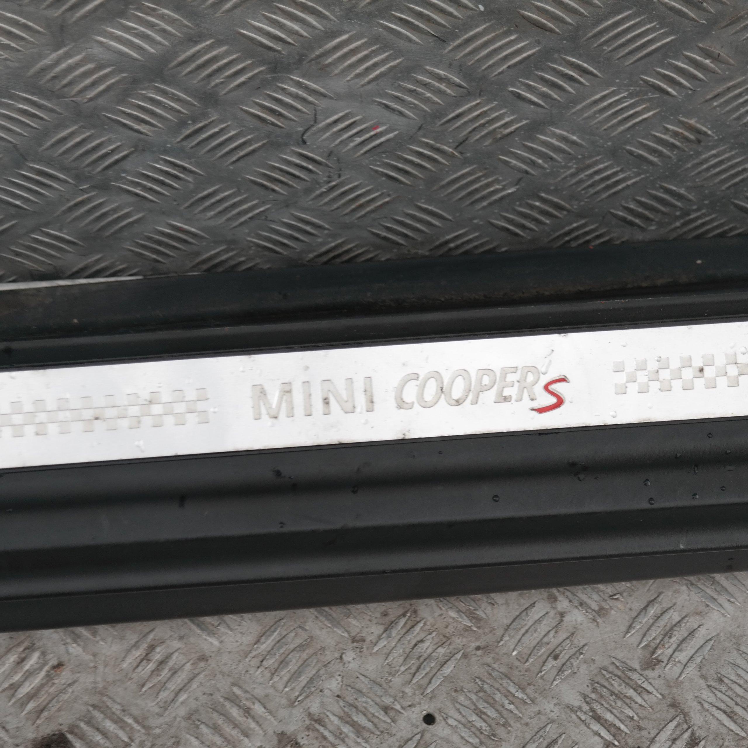 BMW Mini Cooper S R56 R57 R58 R59 RIGHT DOOR SILL COVER SIDE SKIRT O/S 7147916